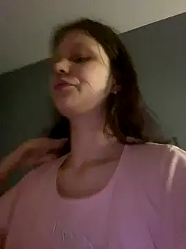 Snapshot of Lunliss chatting on 10.26.25 Lunliss online show from 10.26.25