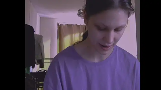 Snapshot of Lunliss chatting on 07.19.26 Lunliss online show from 07.19.26