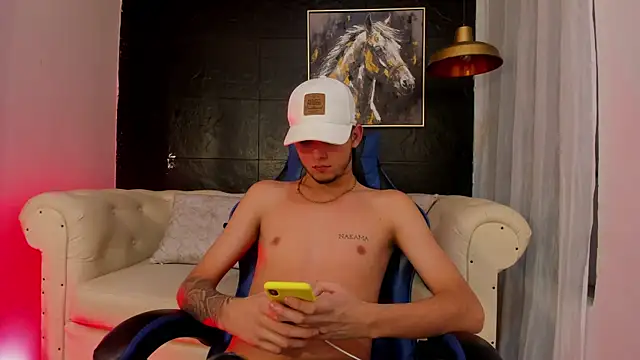 Snapshot of Mathewboy1 chatting on 10.04.25 Mathewboy1 online show from 10.04.25