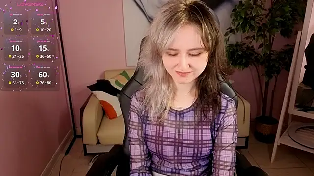 Snapshot of girl_next_doorr chatting on 06.06.26 girl next doorr online show from 06.06.26