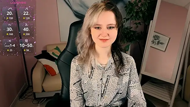 Snapshot of girl_next_doorr chatting on 06.20.26 girl next doorr online show from 06.20.26
