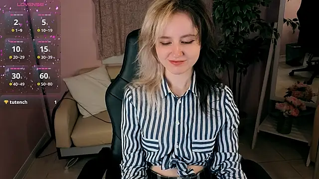 Snapshot of girl_next_doorr chatting on 07.18.26 girl next doorr online show from 07.18.26