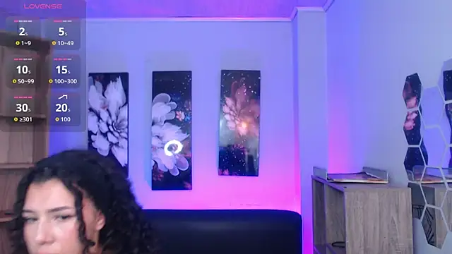 Snapshot of roseefancy chatting on 09.22.25 roseefancy online show from 09.22.25