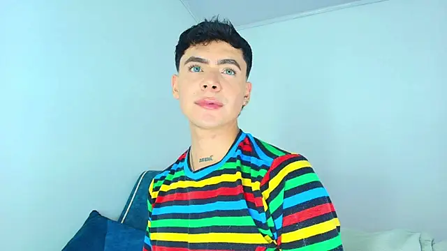 CamiiGuzmanX online show from 11.13.25