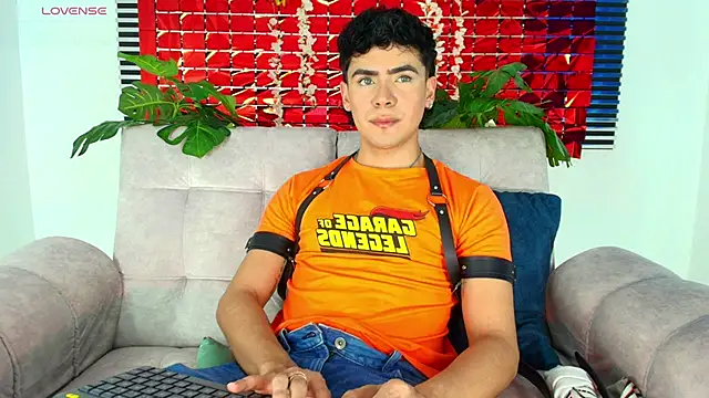 CamiiGuzmanX online show from 02.16.26