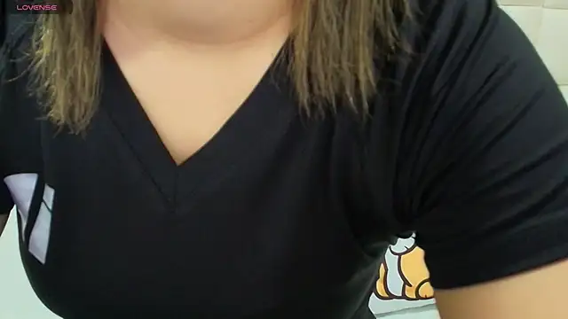 Snapshot of gisell_gomez chatting on 09.30.25 gisell gomez online show from 09.30.25