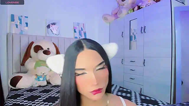 Snapshot of baby_cleo chatting on 10.03.25 baby cleo online show from 10.03.25