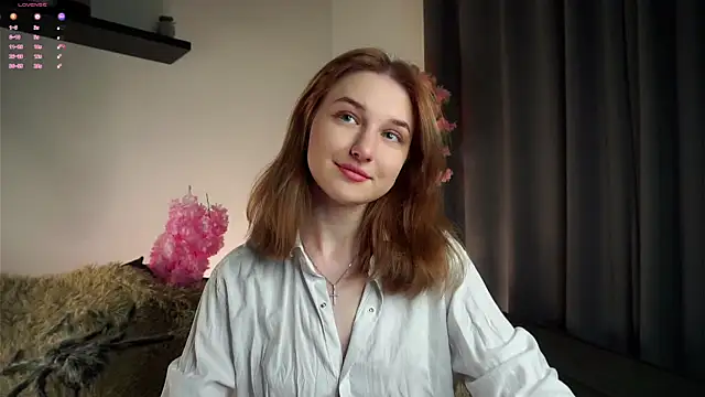 Snapshot of EasterBonney chatting on 11.05.25 EasterBonney online show from 11.05.25