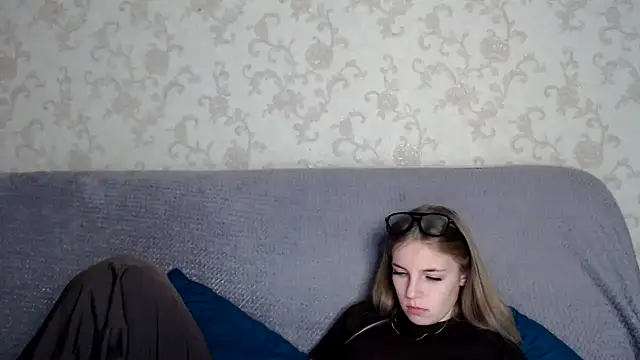 HitGyrl online show from 11.13.25