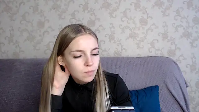 HitGyrl online show from 11.16.25