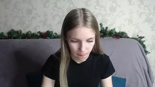 HitGyrl online show from 12.18.25