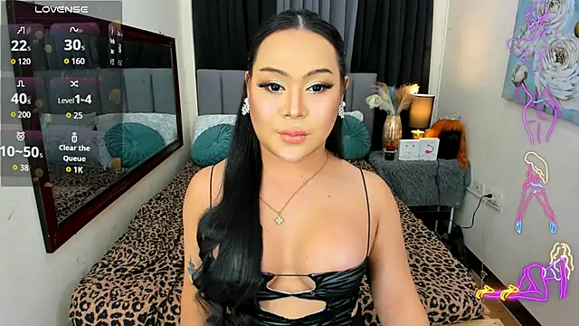 Snapshot of ZiaFamurri chatting on 06.19.26 ZiaFamurri online show from 06.19.26