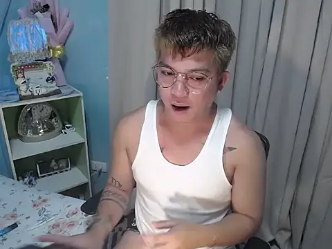 Snapshot of Fuckboii_intown chatting on 09.29.25 Fuckboii intown online show from 09.29.25