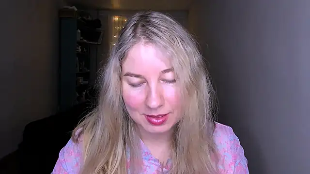Snapshot of NancySanders chatting on 04.25.26 NancySanders online show from 04.25.26