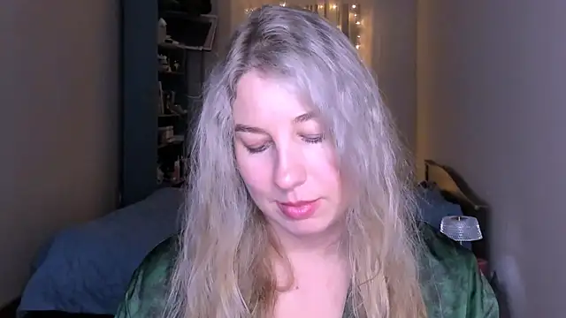 Snapshot of NancySanders chatting on 05.01.26 NancySanders online show from 05.01.26