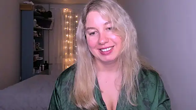 Snapshot of NancySanders chatting on 05.16.26 NancySanders online show from 05.16.26