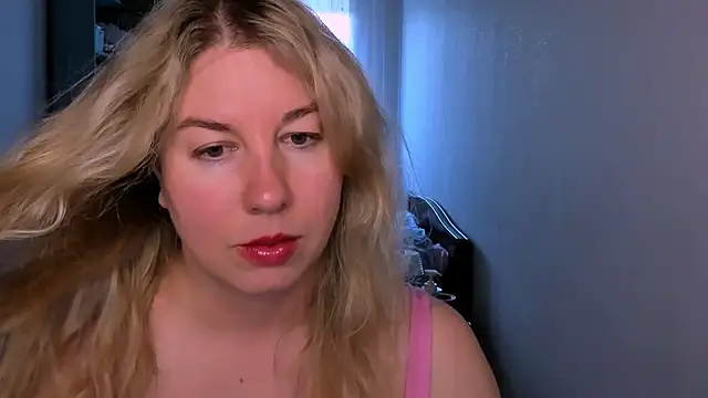 Snapshot of NancySanders chatting on 06.10.26 NancySanders online show from 06.10.26