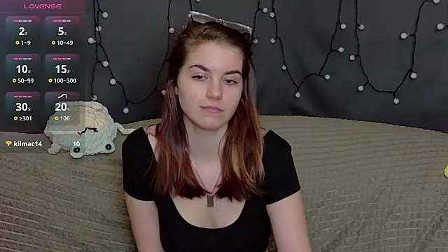 Snapshot of ElzaBlis chatting on 12.22.25 ElzaBlis online show from 12.22.25