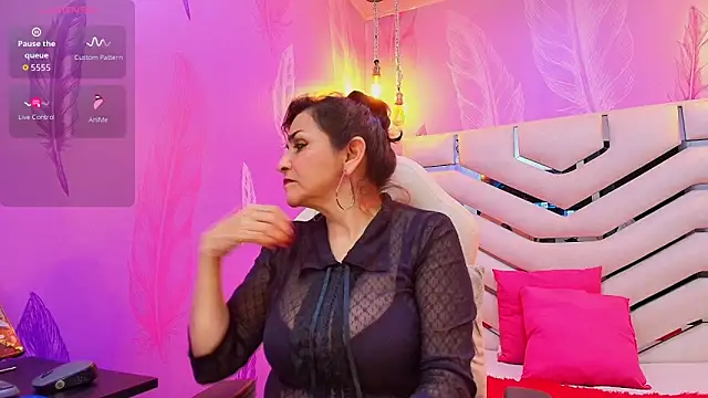 Yara Stone online show from 09.16.25