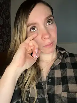 Snapshot of BritgetPsychol chatting on 09.23.25 BritgetPsychol online show from 09.23.25