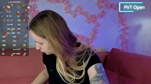 Snapshot of Rina_Panic chatting on 11.23.25 Rina Panic online show from 11.23.25