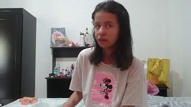 Snapshot of nathaly_jones_ chatting on 06.12.26 nathaly jones online show from 06.12.26