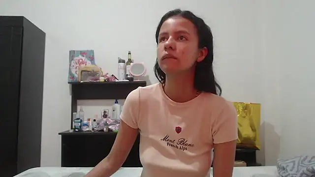 Snapshot of nathaly_jones_ chatting on 06.15.26 nathaly jones online show from 06.15.26