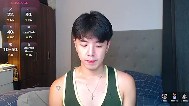 Snapshot of Addictiveboi chatting on 10.24.25 Addictiveboi online show from 10.24.25