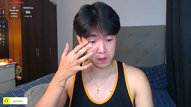 Snapshot of Addictiveboi chatting on 11.02.25 Addictiveboi online show from 11.02.25