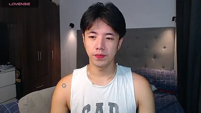 Snapshot of Addictiveboi chatting on 11.08.25 Addictiveboi online show from 11.08.25