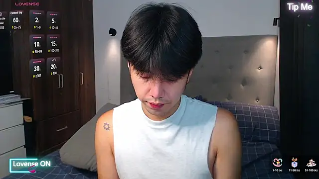 Snapshot of Addictiveboi chatting on 11.11.25 Addictiveboi online show from 11.11.25