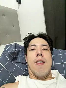 Snapshot of Addictiveboi chatting on 11.11.25 Addictiveboi online show from 11.11.25