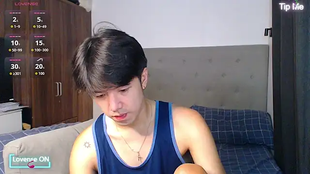 Snapshot of Addictiveboi chatting on 11.12.25 Addictiveboi online show from 11.12.25