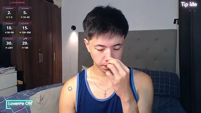 Snapshot of Addictiveboi chatting on 11.19.25 Addictiveboi online show from 11.19.25