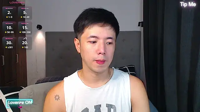 Snapshot of Addictiveboi chatting on 11.30.25 Addictiveboi online show from 11.30.25