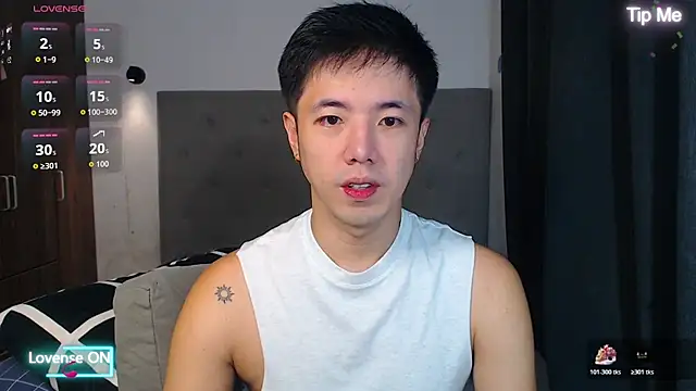 Snapshot of Addictiveboi chatting on 12.04.25 Addictiveboi online show from 12.04.25