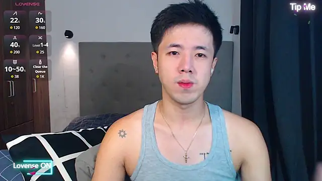 Snapshot of Addictiveboi chatting on 12.05.25 Addictiveboi online show from 12.05.25