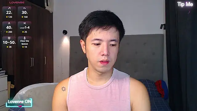 Snapshot of Addictiveboi chatting on 12.18.25 Addictiveboi online show from 12.18.25