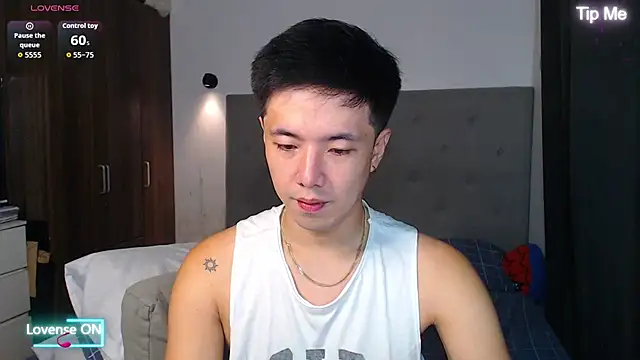 Snapshot of Addictiveboi chatting on 12.20.25 Addictiveboi online show from 12.20.25