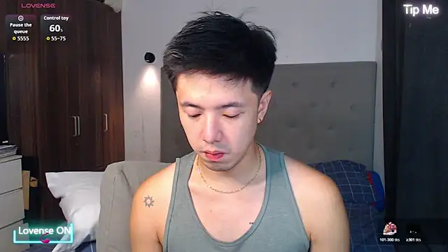 Snapshot of Addictiveboi chatting on 12.22.25 Addictiveboi online show from 12.22.25