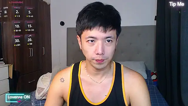 Snapshot of Addictiveboi chatting on 01.10.26 Addictiveboi online show from 01.10.26