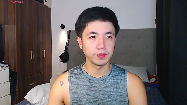 Snapshot of Addictiveboi chatting on 01.12.26 Addictiveboi online show from 01.12.26