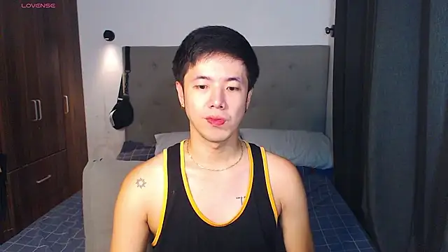 Snapshot of Addictiveboi chatting on 01.16.26 Addictiveboi online show from 01.16.26