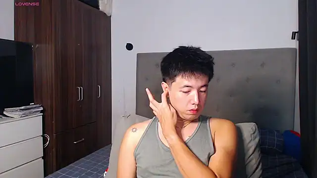 Snapshot of Addictiveboi chatting on 03.04.26 Addictiveboi online show from 03.04.26