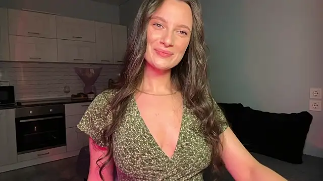 Luna Raee online show from 11.11.25