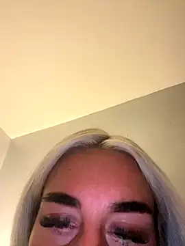 Snapshot of EllieMaeBaby chatting on 09.12.25 EllieMaeBaby online show from 09.12.25