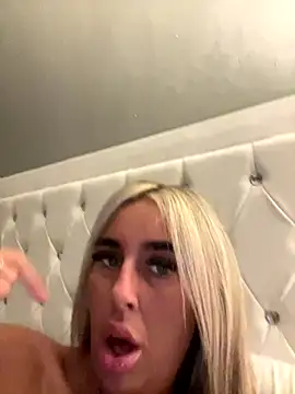 Snapshot of EllieMaeBaby chatting on 09.13.25 EllieMaeBaby online show from 09.13.25