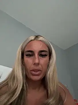 Snapshot of EllieMaeBaby chatting on 09.18.25 EllieMaeBaby online show from 09.18.25