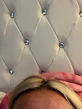 Snapshot of EllieMaeBaby chatting on 10.03.25 EllieMaeBaby online show from 10.03.25