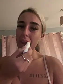 Snapshot of EllieMaeBaby chatting on 10.10.25 EllieMaeBaby online show from 10.10.25